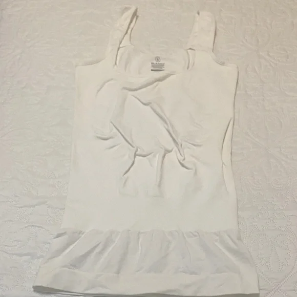 BLANQI Maternity White Tank Top NWOT - Picture 3 of 6